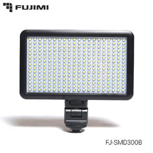 Накамерный светодиодный осветитель FUJIMI FJ-SMD300B на SMD диодах