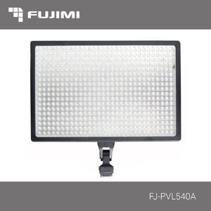 Профессиональный универсальный свет Fujimi FJ-PVL540A, 3500 лм, 32 W, 3000/6000К + акб NP-F570