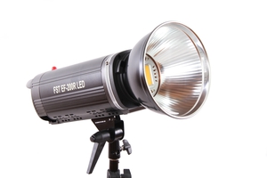 Постоянный свет FST EF-200R (LED) Sun Light 5500K Светодиодный осветитель, шт