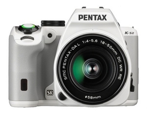 Зеркальный фотоаппарат PENTAX K-S2 + объективы DA 18-50 DC WR + DA 50-200 DC WR, белый [S0012006]